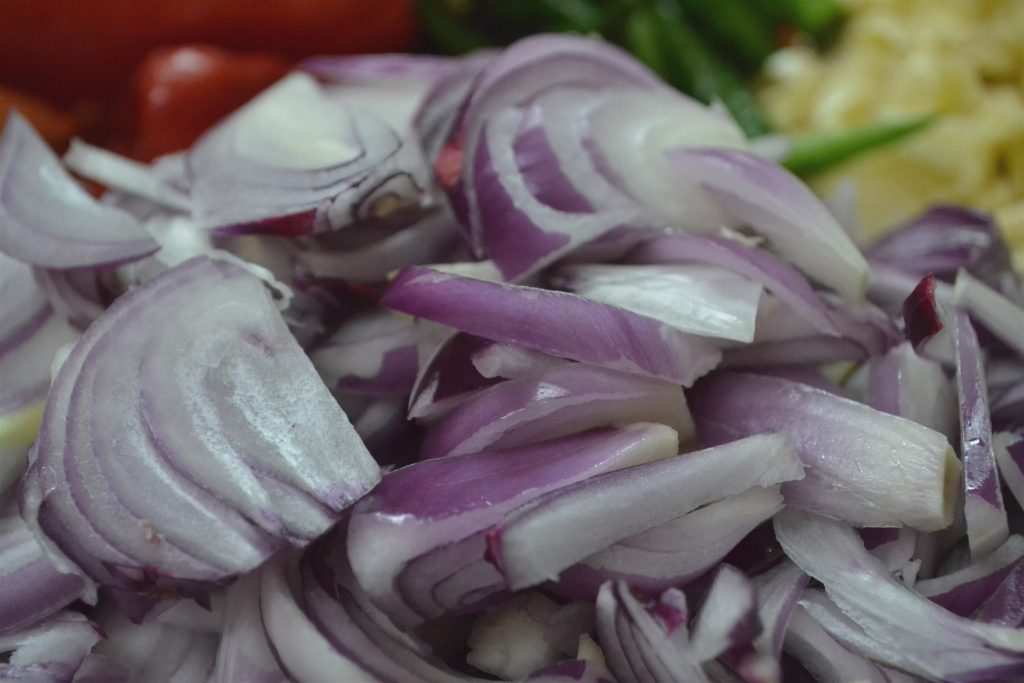 Freshly sliced onions harvested from crops protected against armyworm larvae