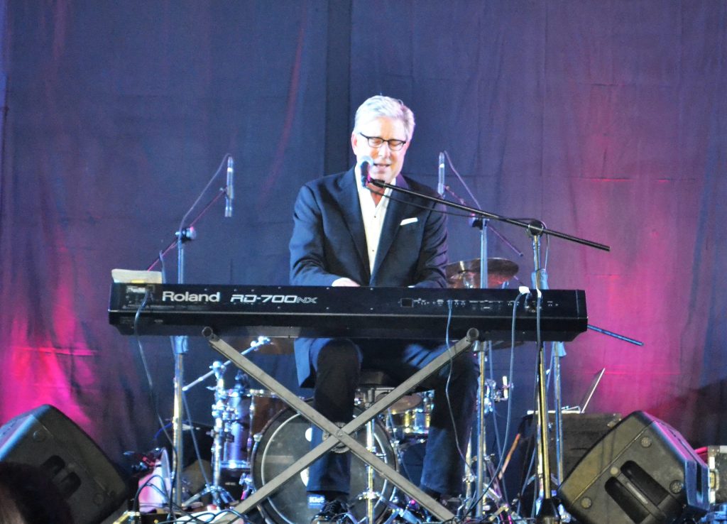 Don Moen music ministry in concert as he performs gospel worship songs live