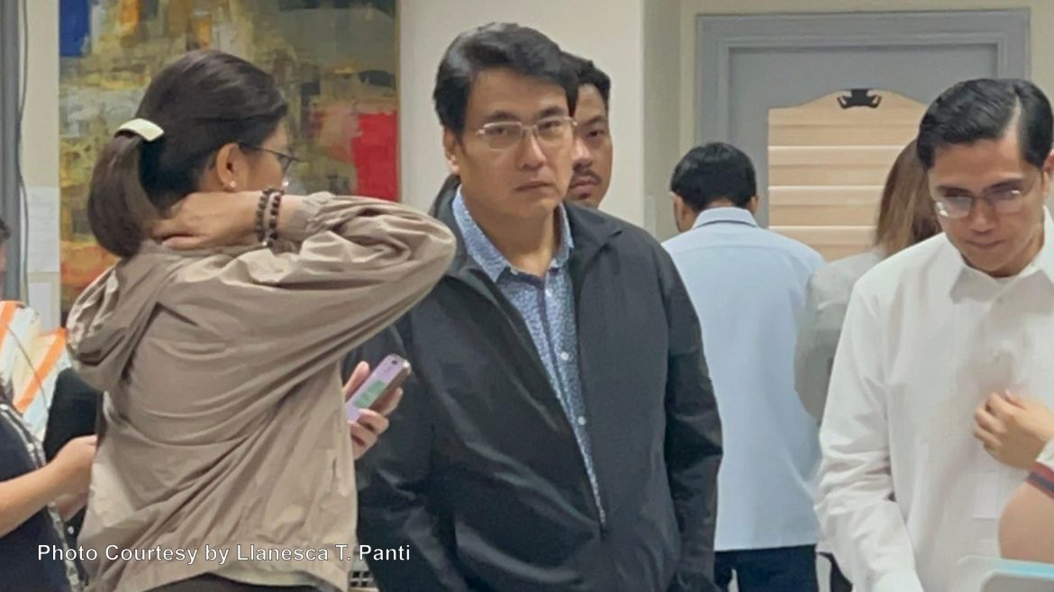 Former senator Bong Revilla Jr. arrives at the Sandiganbayan for the posting of ₱90,000 bail in connection with a graft case linked to an alleged ghost flood control project in Bulacan