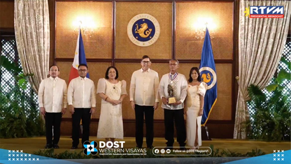 Gawad Lingkod Bayan 2025 awardees during the awarding ceremony at Malacañang Palace