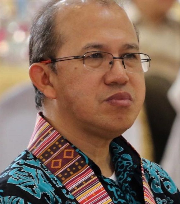 Dr. Glenn B. Gregorio discussing peace and development in Davao City