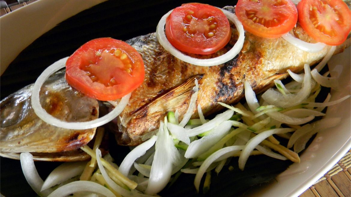 Grilled bangus topped with tomatoes, illustrating how biotech tomato for hypertension can be included in everyday meals.