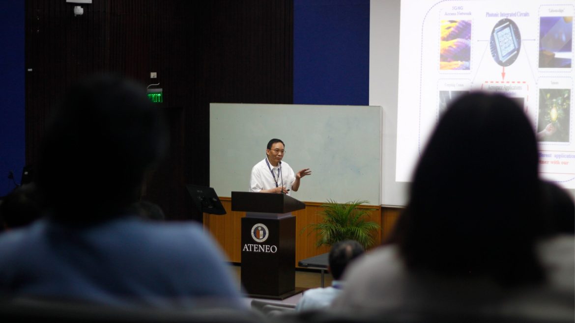 Dr Benjamin B. Dingel delivers a lecture on Ateneo light-based electronics and photonics research collaboration.