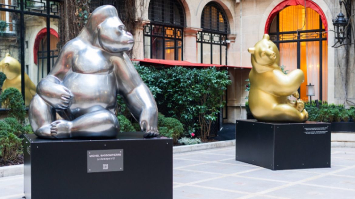 Gorilla and bear sculptures by Michel Bassompierre exhibited in the courtyard of Hôtel Plaza Athénée Paris.