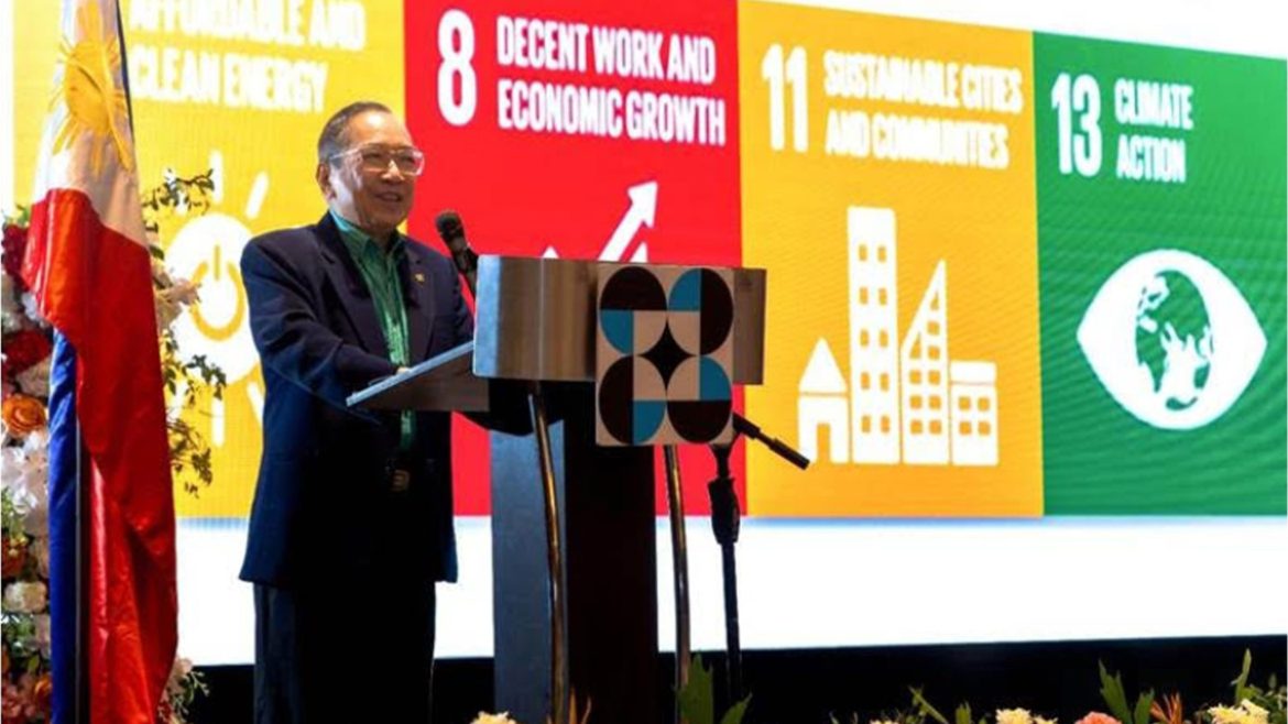 Filipino scientist Dr. Filemon A. Uriarte Jr speaking about natural cooling techniques Philippines during a scientific meeting